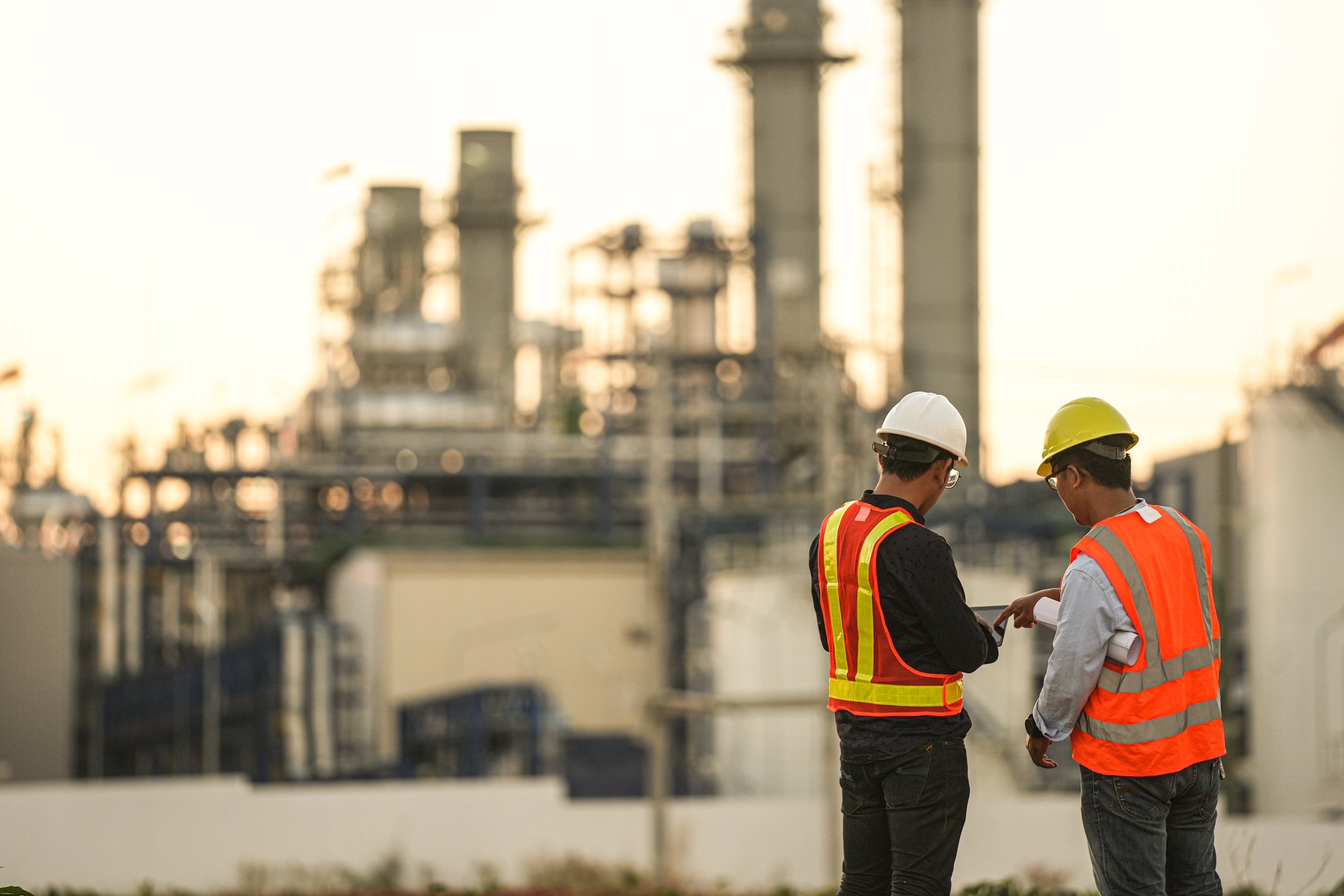 Two workers in front of a chemical plant (1)